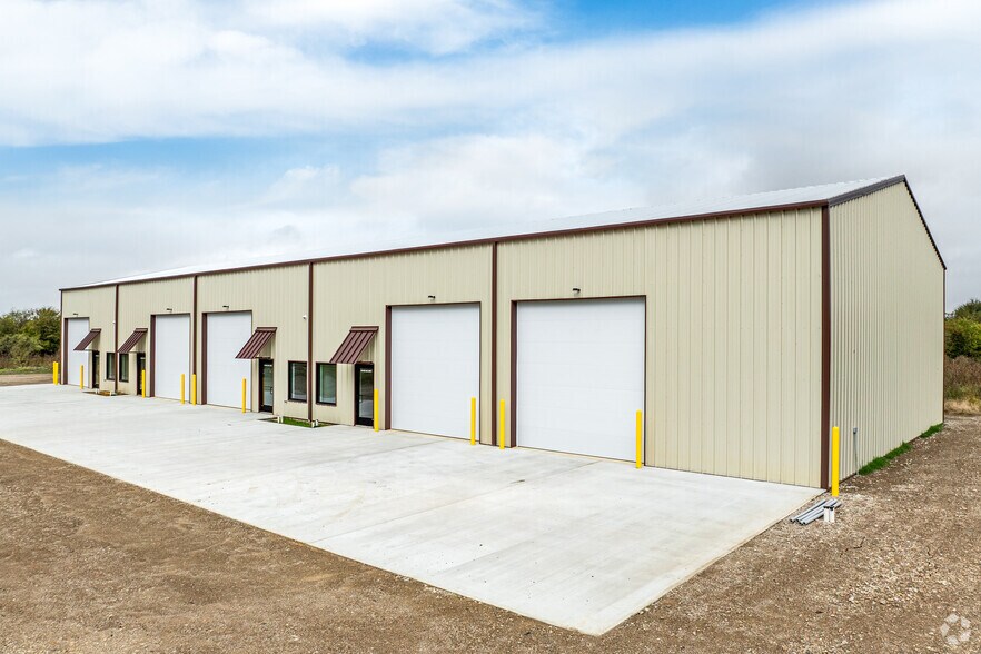 More Photos Of 545 Reed Ln, Gunter Unknown For Lease