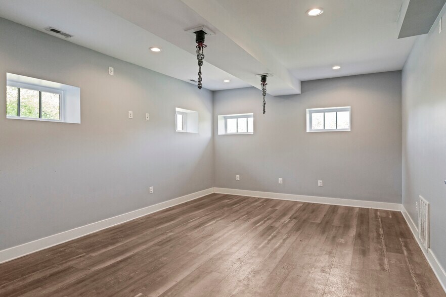 More Photos Of 601 Catoctin Cir NE, Leesburg Specialty For Lease