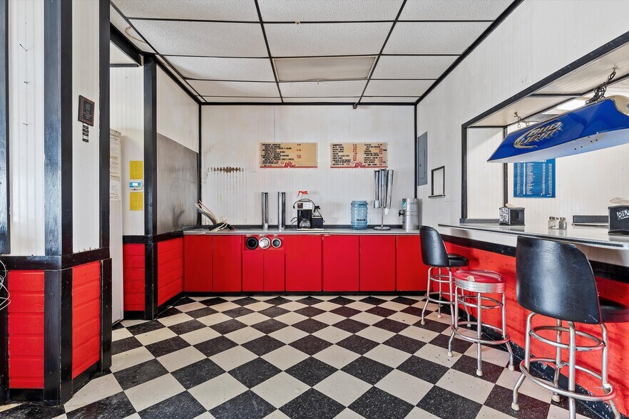 More Photos Of 201 W Oak St, West Service Station For Sale