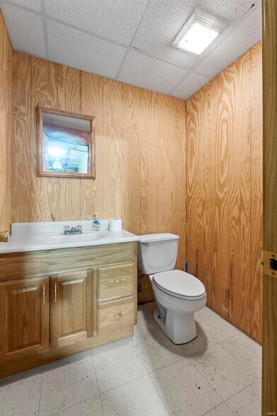More Photos Of 1014 Linn St, Sikeston Freestanding For Sale