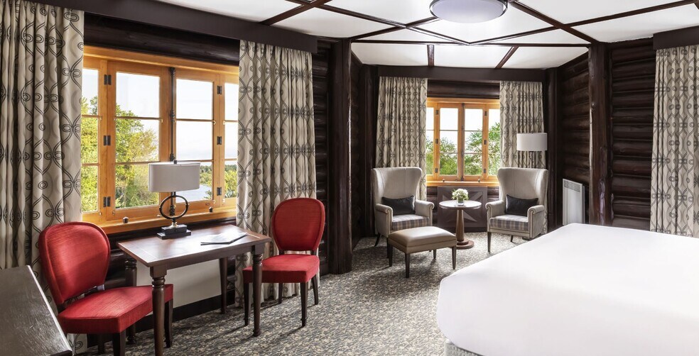 More Photos Of 392 Rue Notre-Dame, Montebello Hotel For Sale