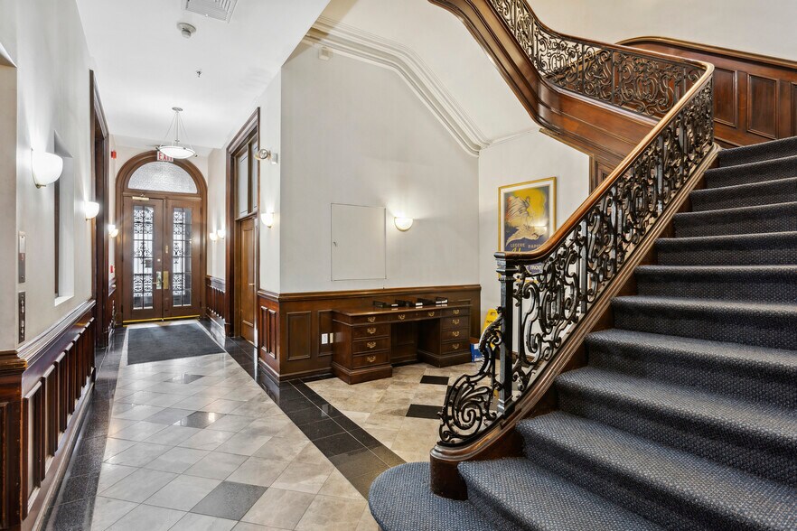 More Photos Of 2112 Walnut St, Philadelphia Office Residential For Sale