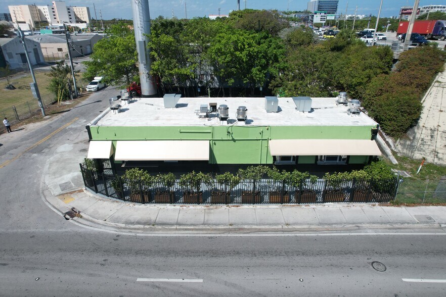 More Photos Of 643 NW 20th St, Miami Freestanding For Sale