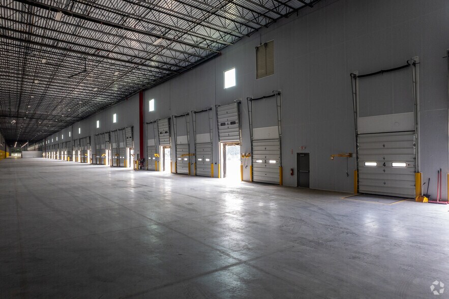 More Photos Of 4259 US-130, Edgewater Park Distribution For Lease