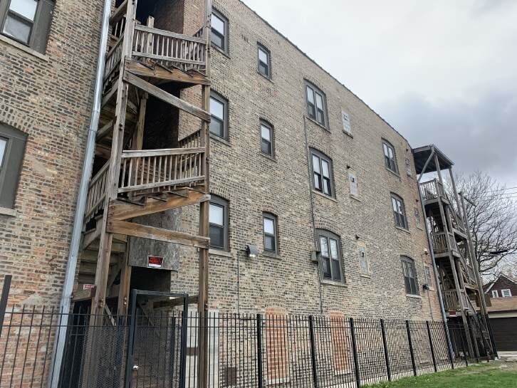 More Photos Of 4031 W Gladys Ave, Chicago Apartments For Sale