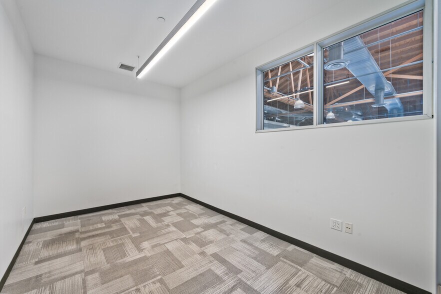 More Photos Of 10567 Jefferson Blvd, Culver City Loft Creative Space For Lease