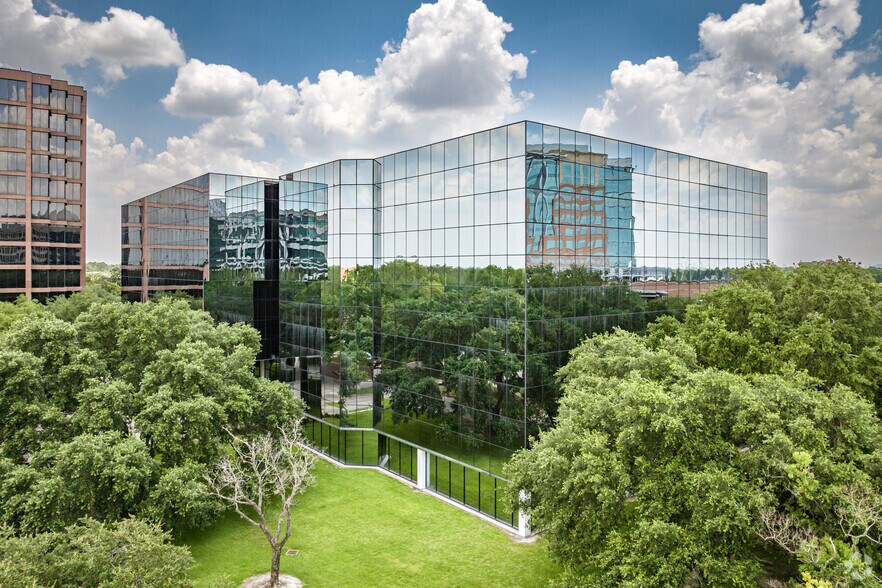 More Photos Of 2929 Briarpark Dr, Houston Office For Sale