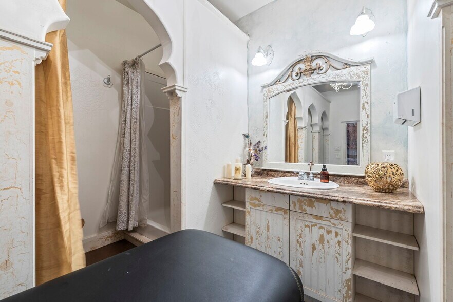 More Photos Of 145 N Market St, Wailuku Storefront Retail Residential For Lease