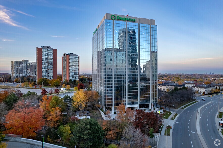 More Photos Of 1 Robert Speck Pky, Mississauga Unknown For Sale