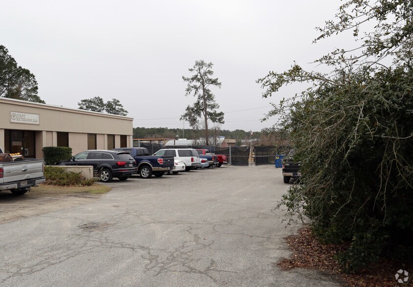 More Photos Of 3285 Associate Dr, North Charleston Light Distribution For Sale