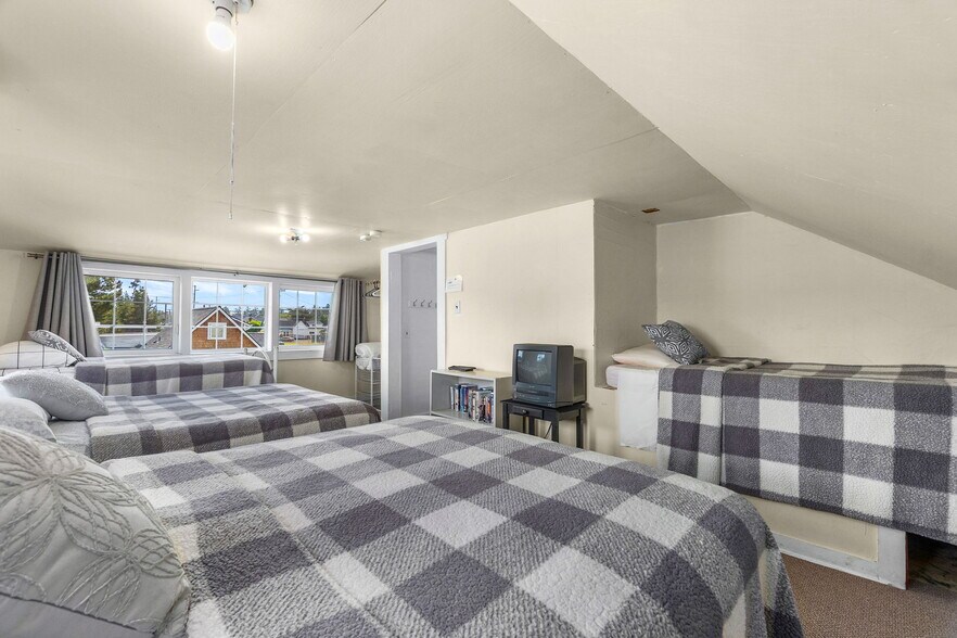 More Photos Of 402 Montesano St, Westport Flex For Sale