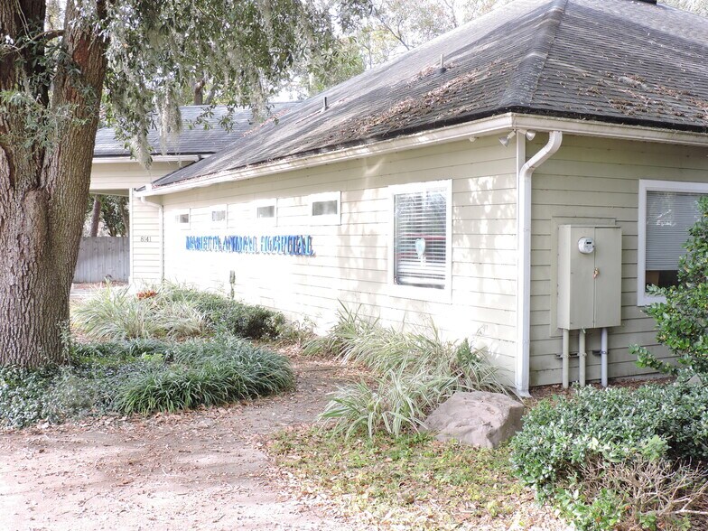 More Photos Of 8141 Ramona Blvd, Jacksonville Veterinarian Kennel For Lease