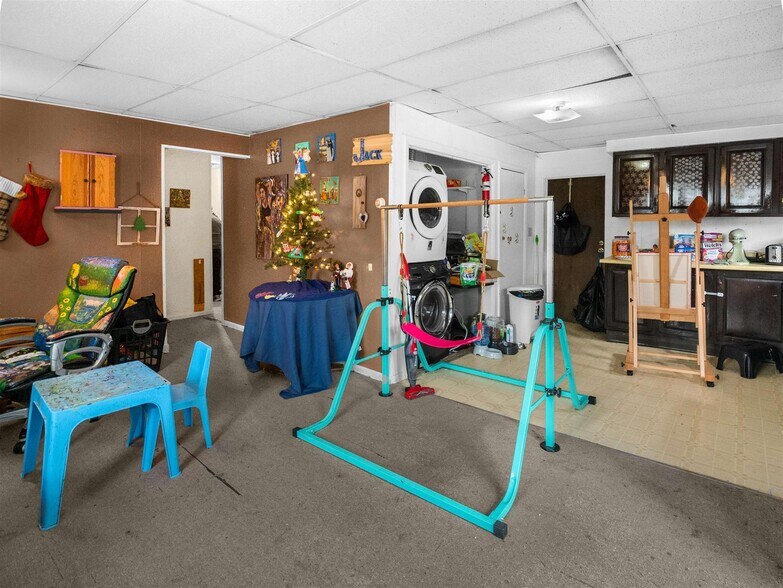 More Photos Of 25 North St, Proctor Restaurant For Sale