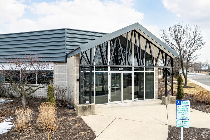 More Photos Of 2537 Daniels St, Madison Office For Lease