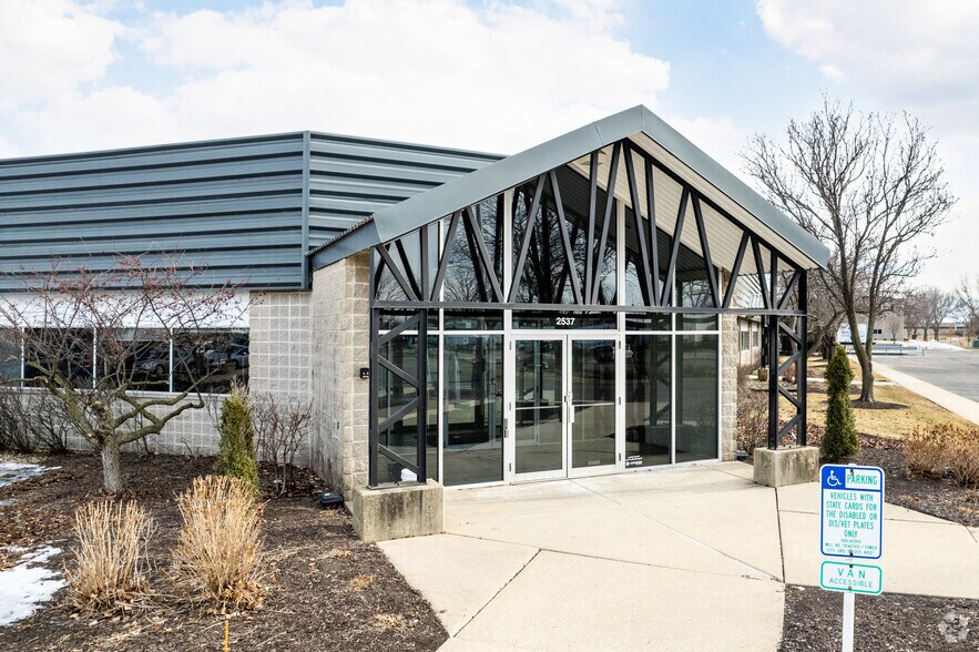 More Photos Of 2537 Daniels St, Madison Office For Lease