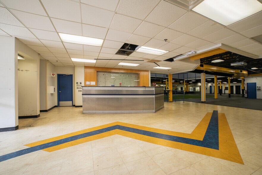 More Photos Of 450 State Route 34, Old Bridge Light Distribution For Sale