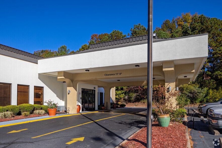 More Photos Of 5585 Whitesville Rd, Columbus Hotel For Sale