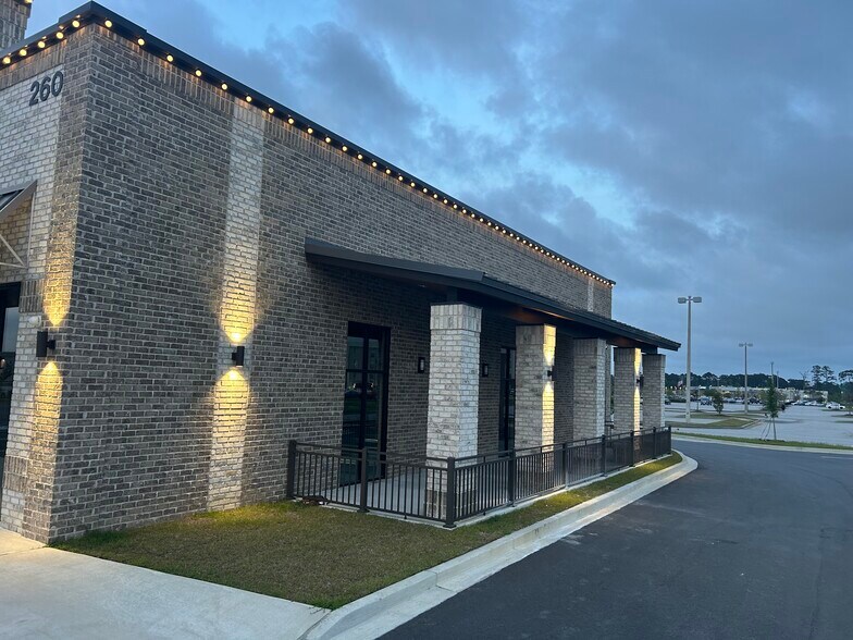 More Photos Of 260 Tanger Outlets Blvd, Pooler Storefront For Lease