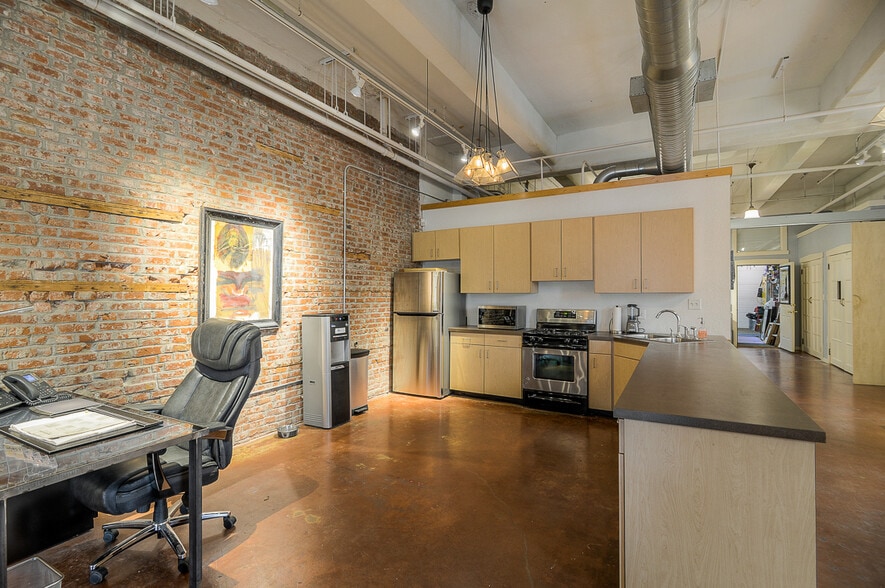 More Photos Of 1600 Locust St, Kansas City Storefront Retail Office For Sale