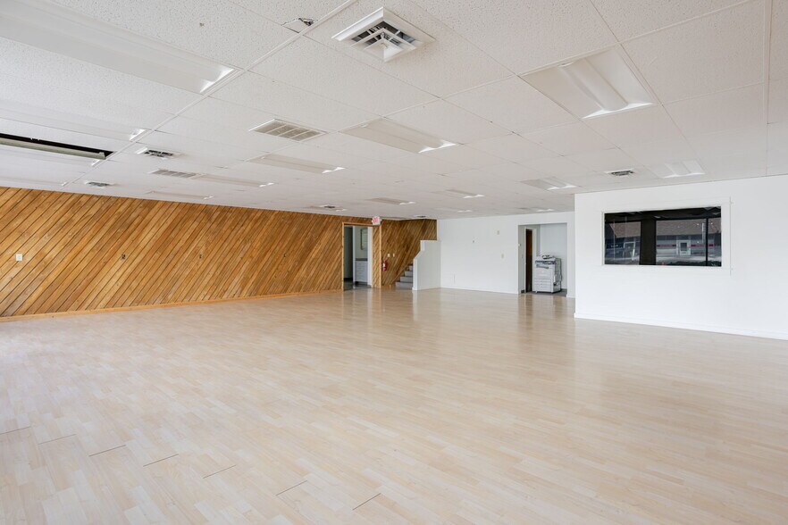 More Photos Of 999 NE 2nd St, Bend Freestanding For Lease