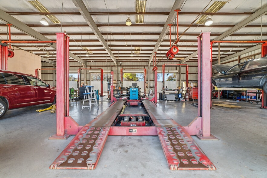More Photos Of 11239 Veterans Memorial Dr, Houston Auto Repair For Sale