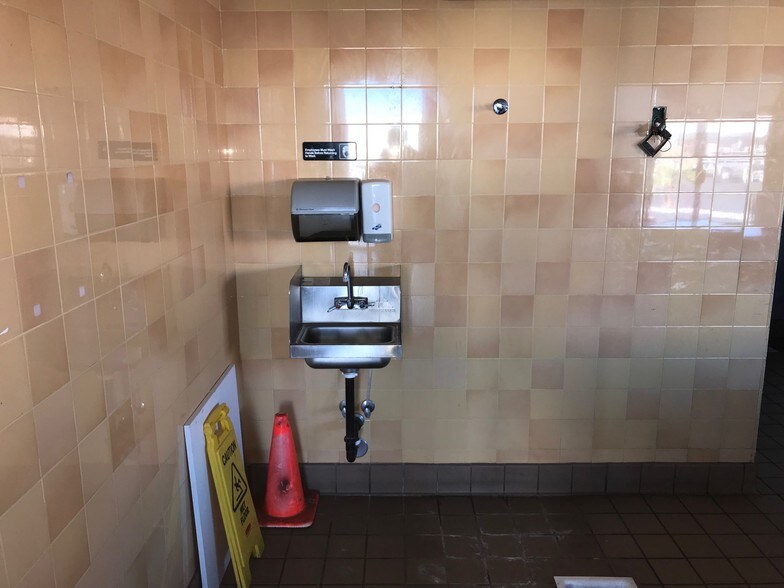 More Photos Of 4855-4865 S Pecos Rd, Las Vegas Unknown For Lease