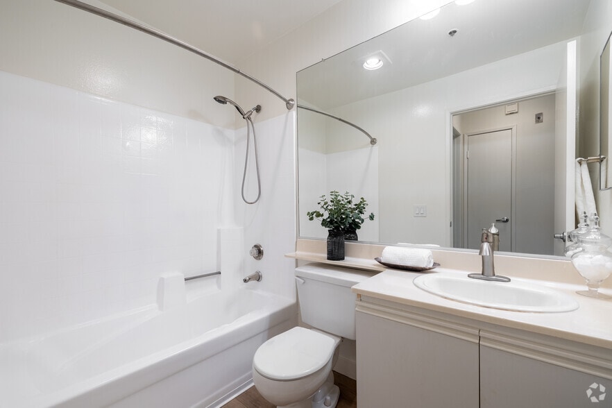 More Photos Of 740 S Burnside Ave, Los Angeles Apartments For Sale