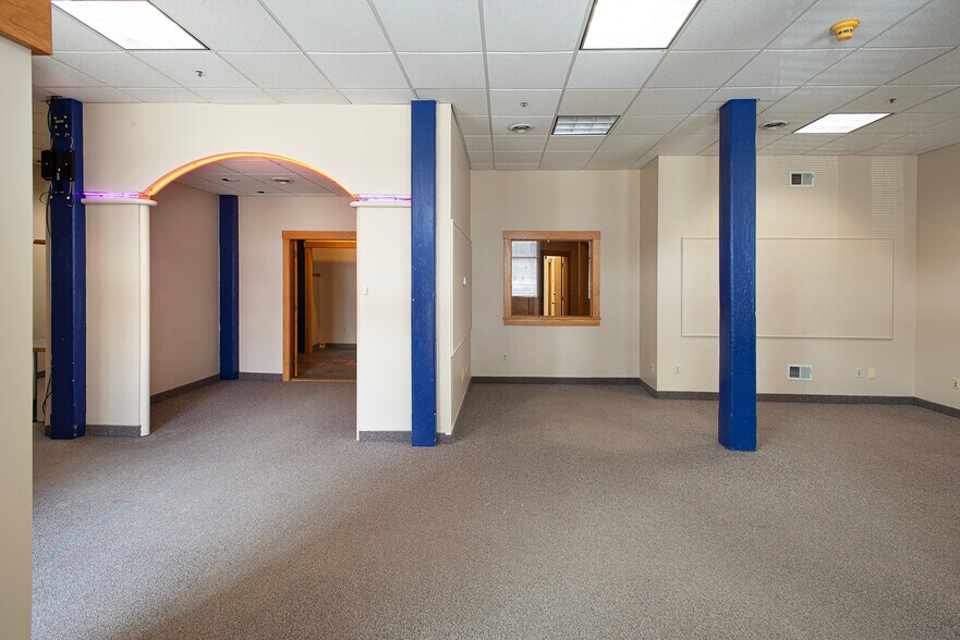 More Photos Of 320 Riverside Dr, Florence Office For Sale