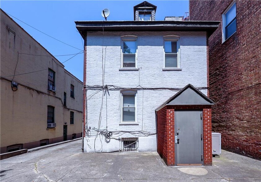 More Photos Of 364 97th St, Brooklyn Office Residential For Lease