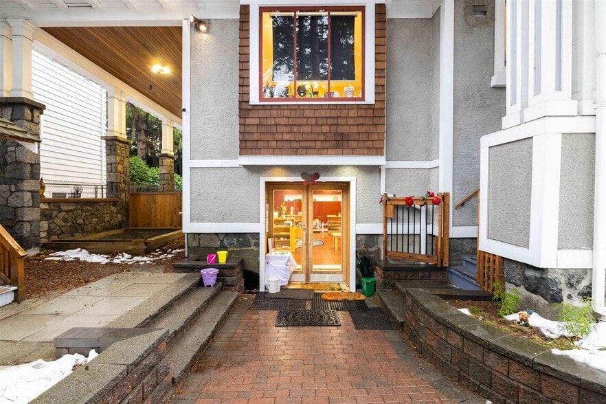 More Photos Of 4355 Granville St, Vancouver Schools For Sale