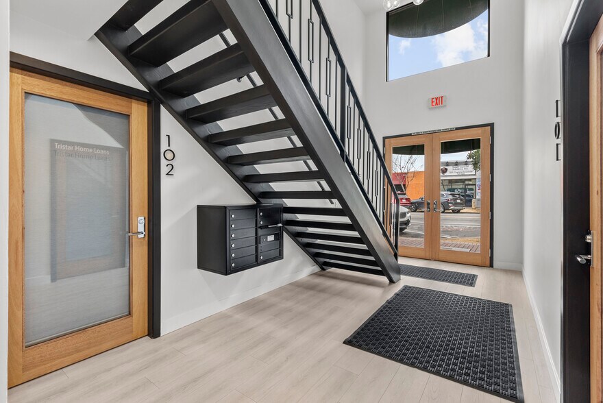 More Photos Of 24325 Main St, Newhall Office For Lease