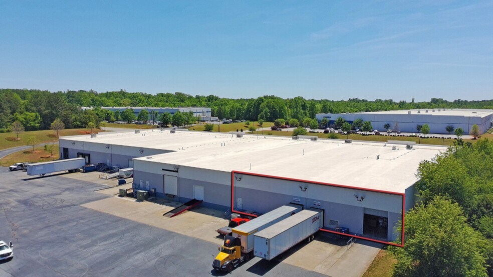 More Photos Of 500-514 Matrix Pky, Piedmont Distribution For Lease
