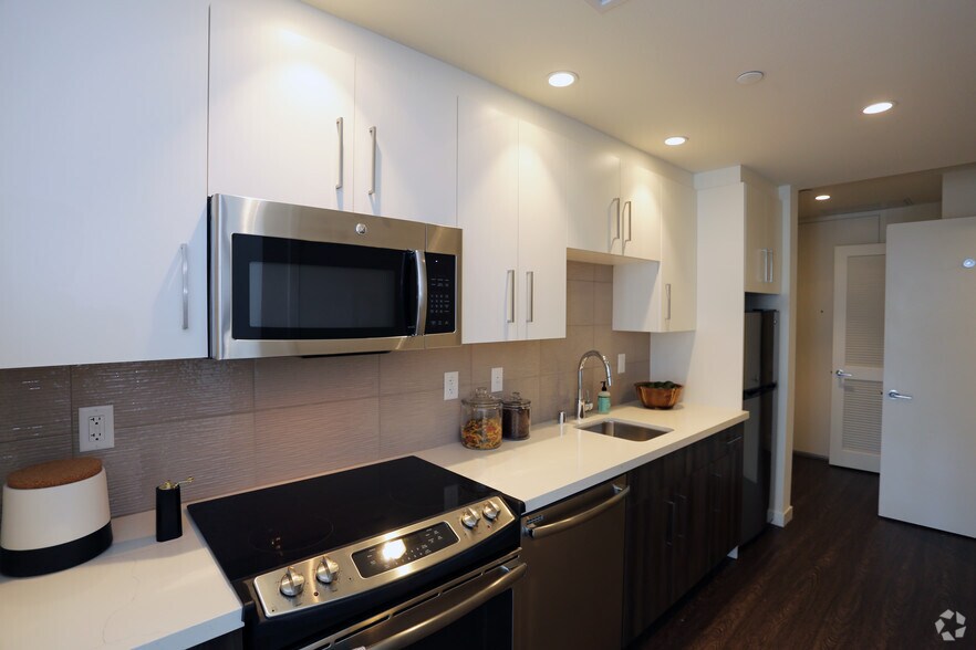 More Photos Of 424 W Pico Blvd, Los Angeles Apartments For Lease