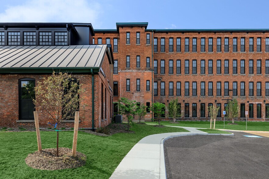 More Photos Of 811-827 Court St, Utica Apartments For Lease