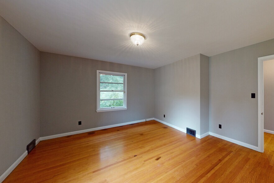 More Photos Of 9212 Preston Hwy, Louisville Office For Sale