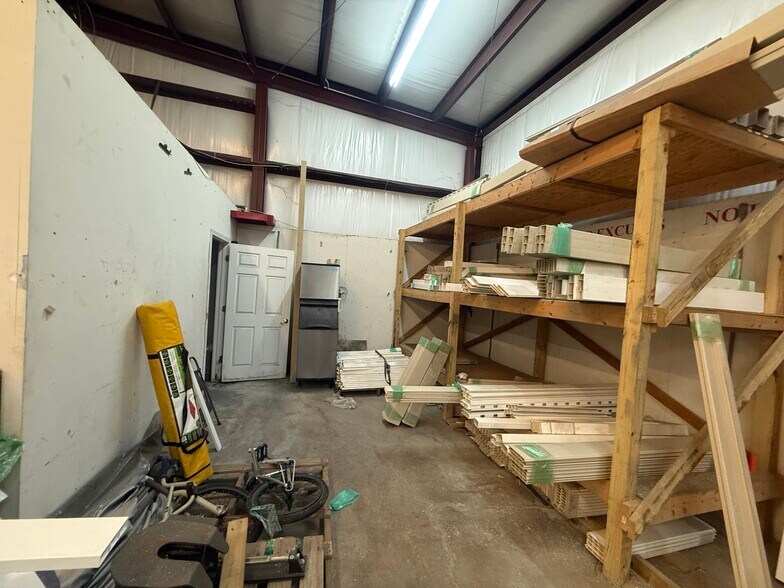 More Photos Of 850500 Us-17, Yulee Warehouse For Lease