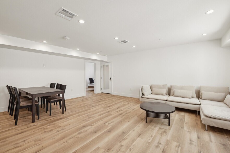 More Photos Of 1326 W 35th Pl, Los Angeles Apartments For Sale