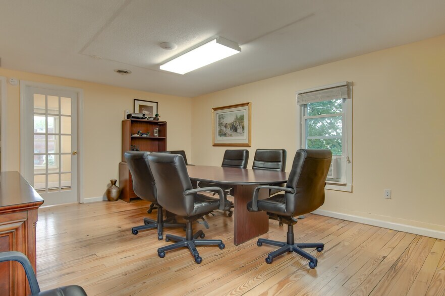 More Photos Of 21 W Pennsylvania Ave, Walkersville Office For Sale