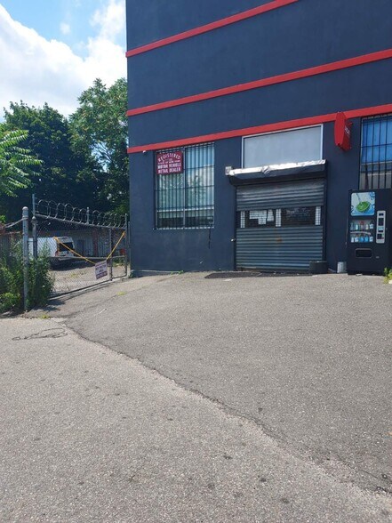 More Photos Of 2070 Jericho Tpke, New Hyde Park Auto Repair For Lease