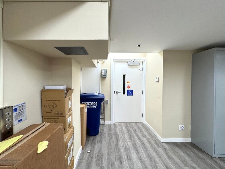 More Photos Of 815-821 Webster St, Oakland Storefront Retail Office For Lease