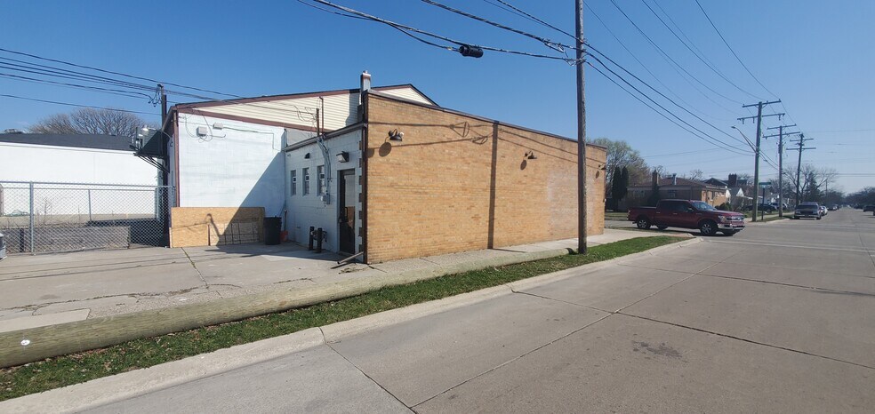 More Photos Of 17503 Stephens Dr, Eastpointe Freestanding For Sale