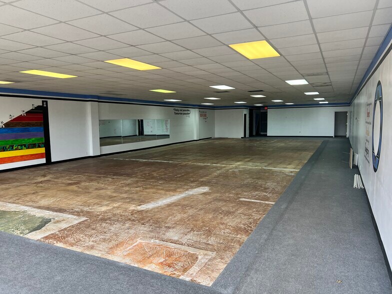 More Photos Of 1312 Industrial Rd, Emporia Unknown For Lease