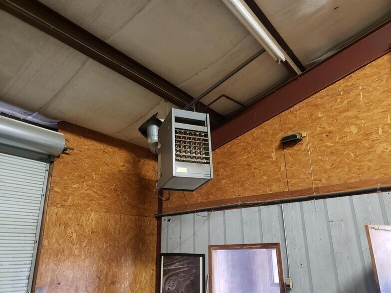 More Photos Of 1209 Bessemer Ave, Llano Light Distribution For Sale