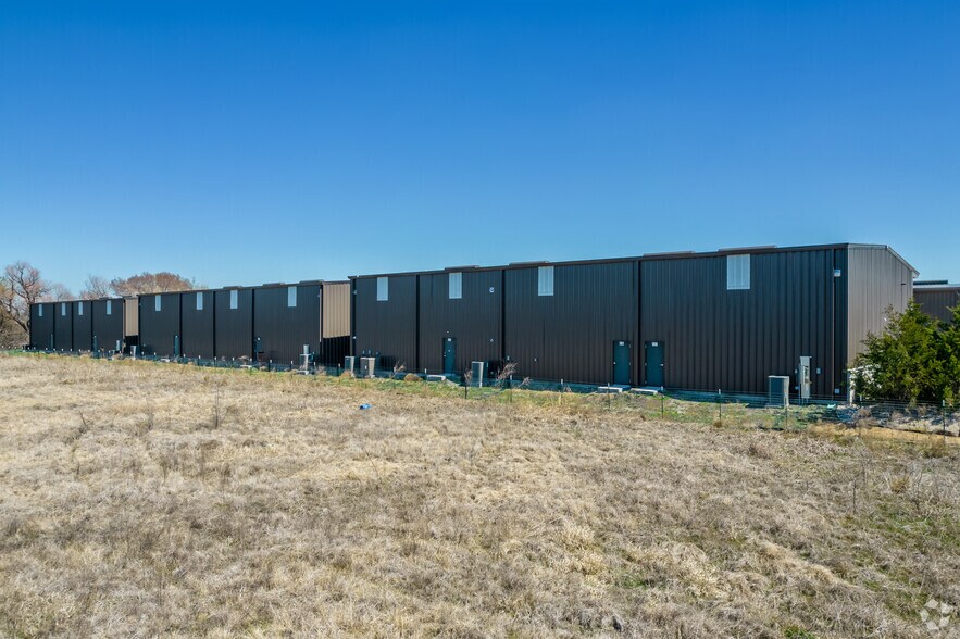 More Photos Of 1922 Choate Pky, Celina Warehouse For Lease