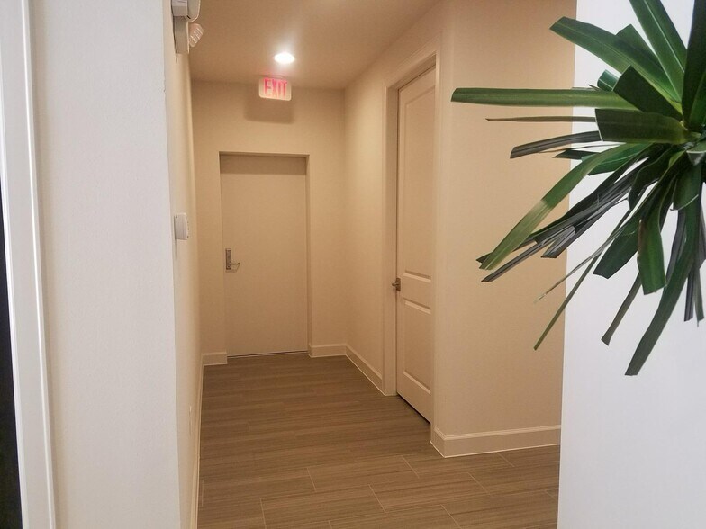 More Photos Of 26207 Oak Ridge Dr, Spring Medical For Lease