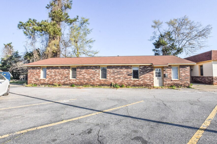 More Photos Of 2362 W Broad St, Athens Freestanding For Sale