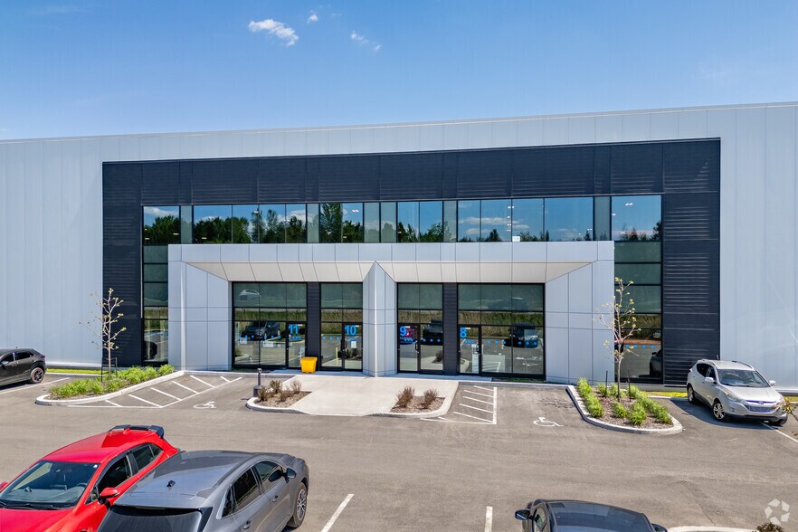 More Photos Of 13255 Boul Henri-Fabre O, Mirabel Warehouse For Lease