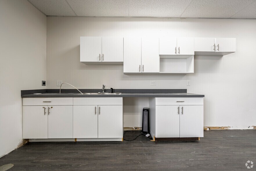 More Photos Of 8161 Executive Ct, Lansing Medical For Lease