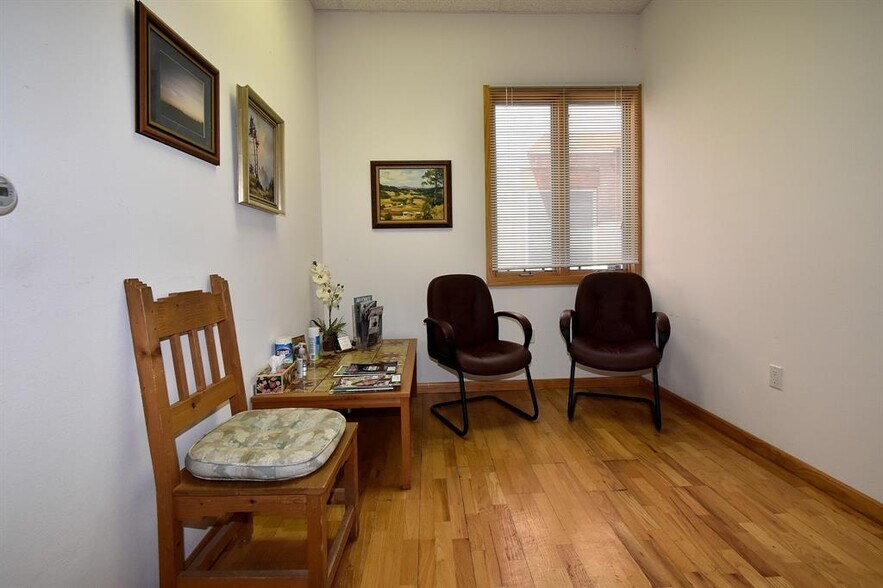 More Photos Of 5 Caliente Rd, Santa Fe Office For Sale