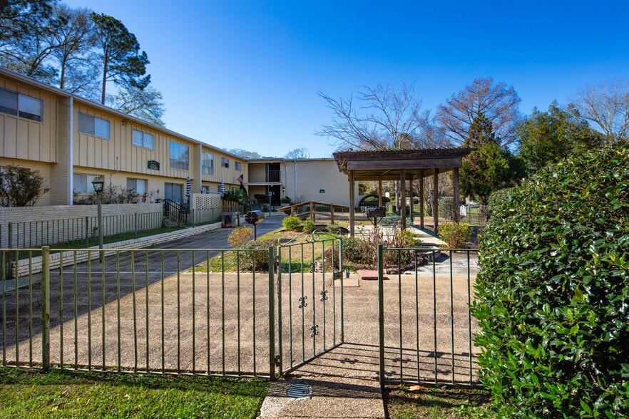 More Photos Of 620 S 28th Ave, Hattiesburg Apartments For Sale